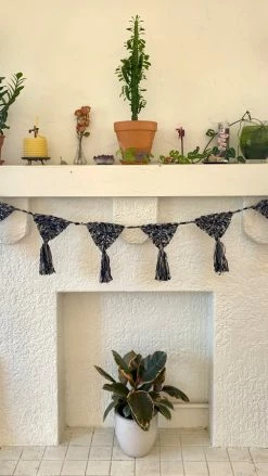 Lakhays Multi Tie-Dye Garland Decoration