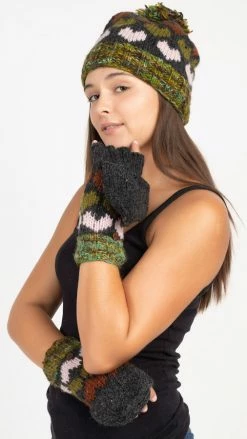 Lakhays Wool Knit Hearts Mittens