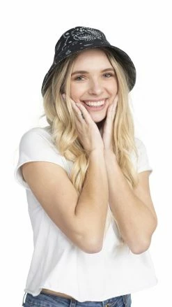 Lakhays Bandana Print Reversible Bucket Hat