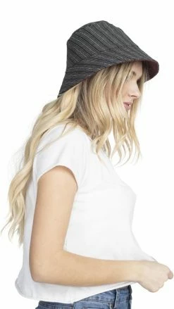 Lakhays Bandana Print Reversible Bucket Hat