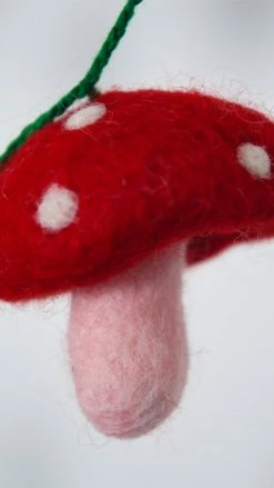 Lakhays Felt Mushroom Garland